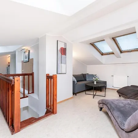 2-story, 3-bedroom Penthouse, Sauna, Free Parking Apartman *