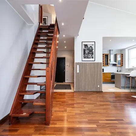 Apartman 2-story, 3-bedroom Penthouse, Sauna, Free Parking *