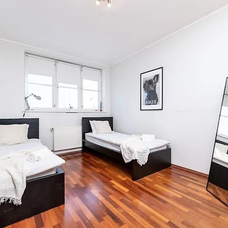 아파트 2-story, 3-bedroom Penthouse, Sauna, Free Parking *