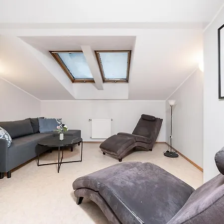 2-story, 3-bedroom Penthouse, Sauna, Free Parking 탈린