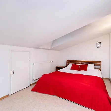 2-story, 3-bedroom Penthouse, Sauna, Free Parking 탈린