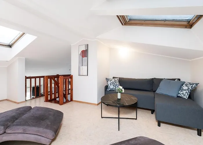 2-story, 3-bedroom Penthouse, Sauna, Free Parking Lägenhet