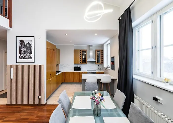 Lägenhet 2-story, 3-bedroom Penthouse, Sauna, Free Parking