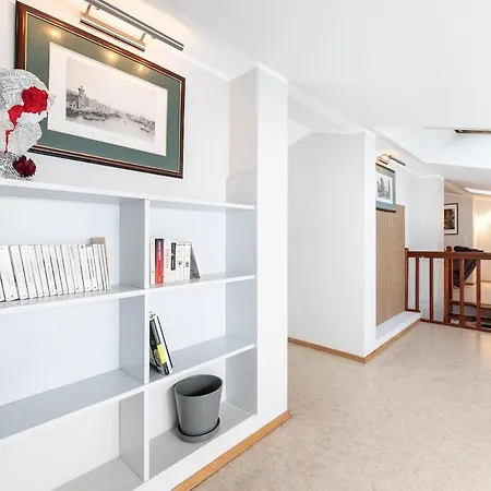 Lägenhet 2-story, 3-bedroom Penthouse, Sauna, Free Parking *