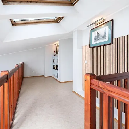 2-story, 3-bedroom Penthouse, Sauna, Free Parking Lägenhet