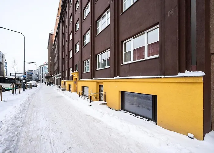 2-story, 3-bedroom Penthouse, Sauna, Free Parking *