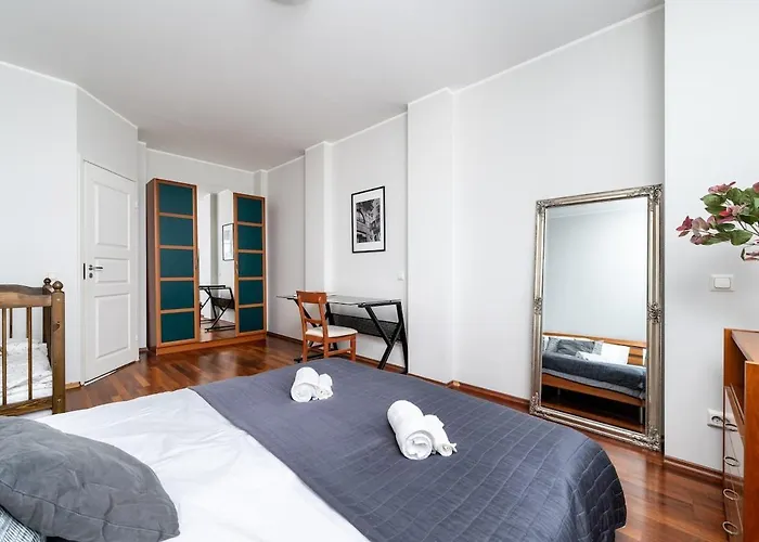 2-story, 3-bedroom Penthouse, Sauna, Free Parking