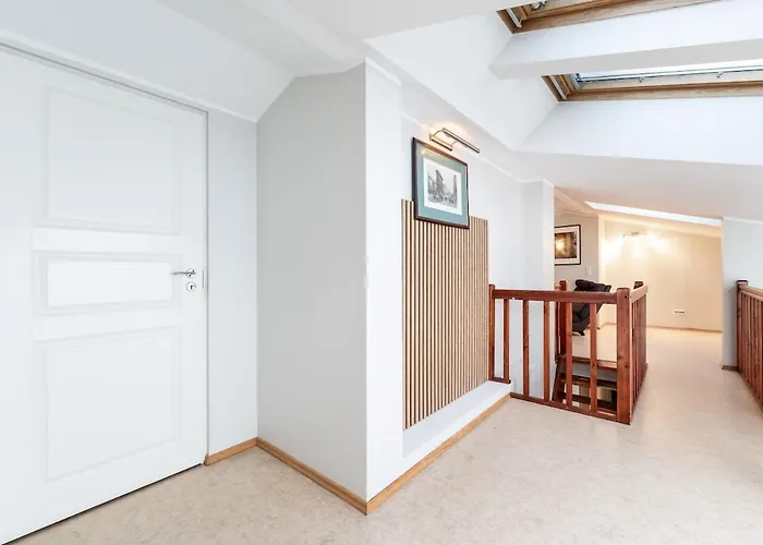 Apartamento 2-story, 3-bedroom Penthouse, Sauna, Free Parking *